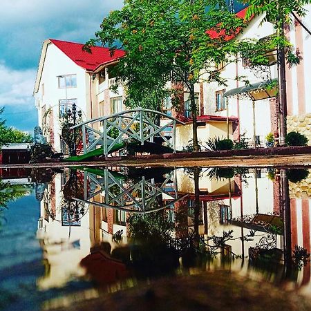 Pid Yavorom Hotell Drogomirchany Exteriör bild
