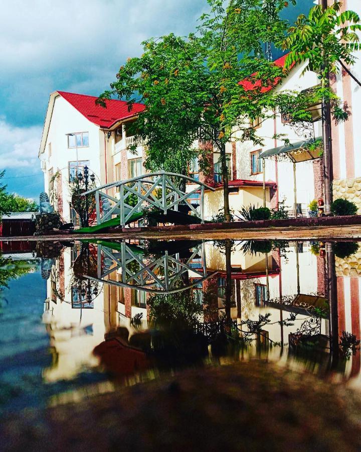 Pid Yavorom Hotell Drogomirchany Exteriör bild