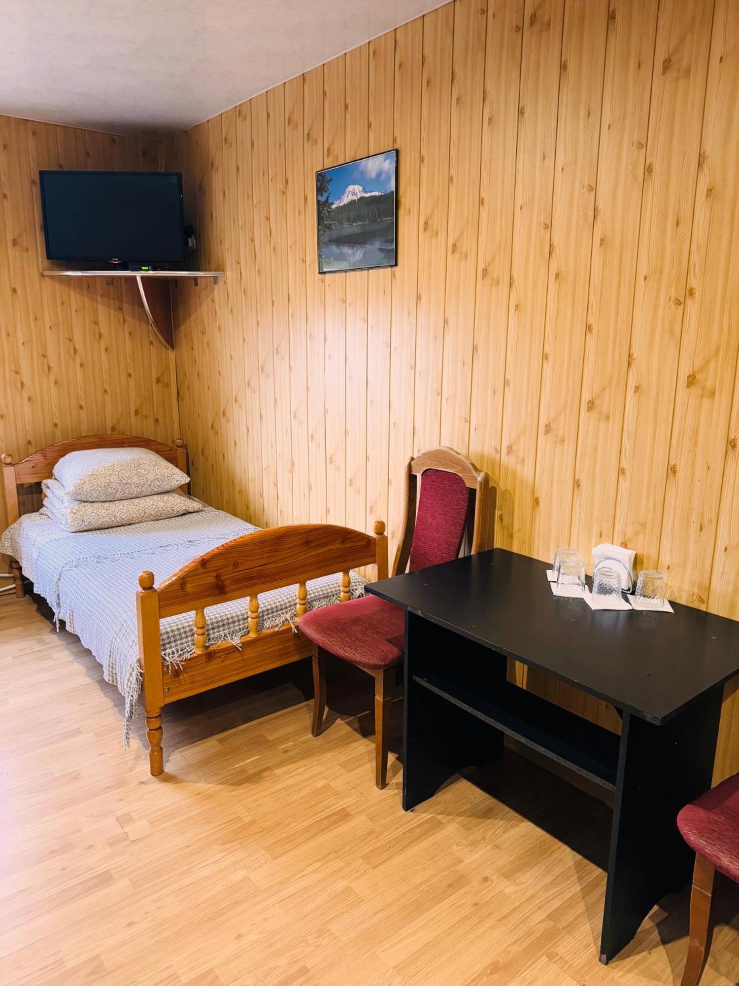 Pid Yavorom Hotell Drogomirchany Exteriör bild