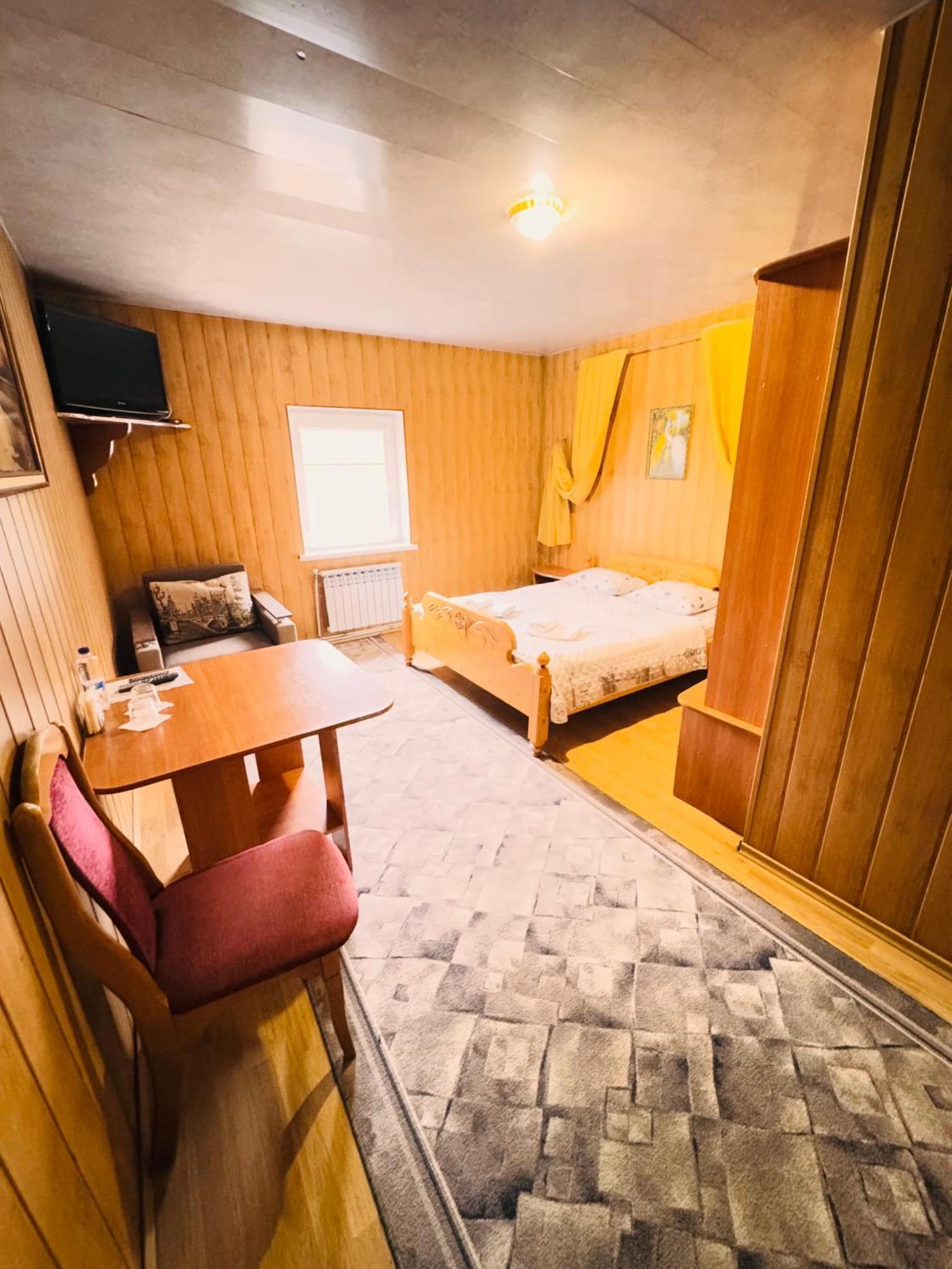 Pid Yavorom Hotell Drogomirchany Exteriör bild