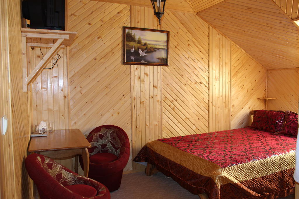 Pid Yavorom Hotell Drogomirchany Rum bild