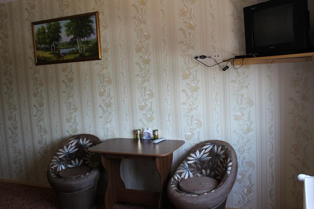 Pid Yavorom Hotell Drogomirchany Rum bild