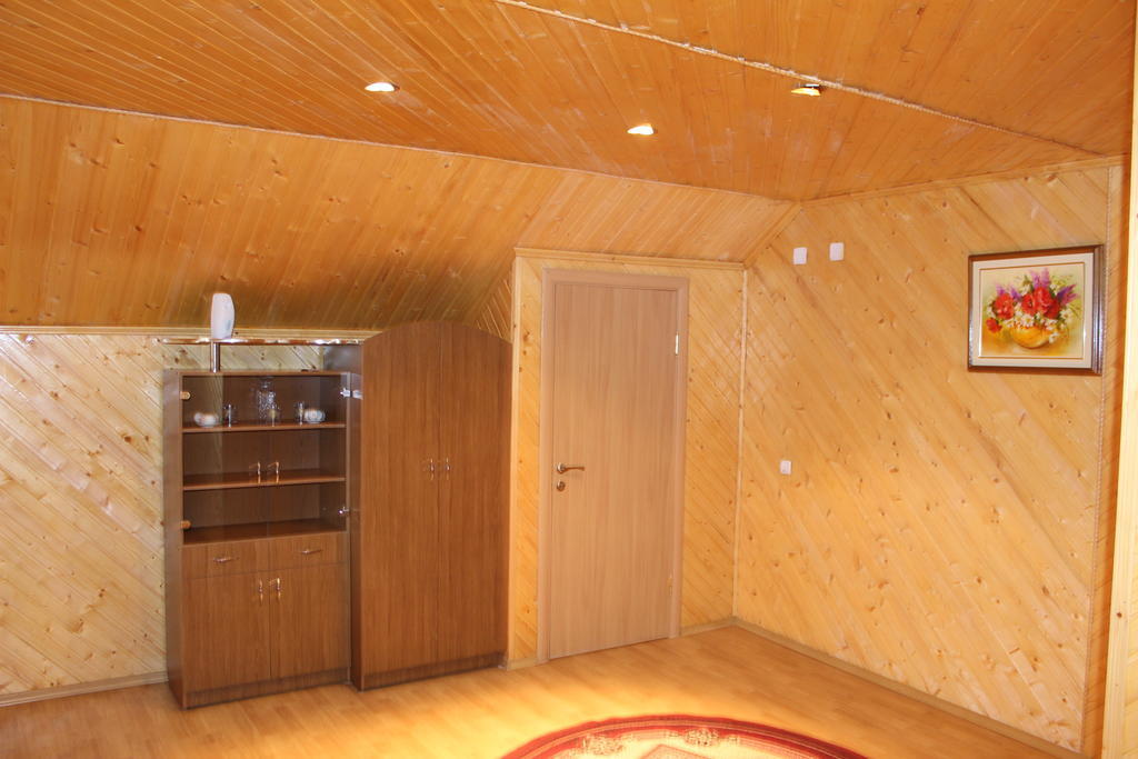 Pid Yavorom Hotell Drogomirchany Rum bild