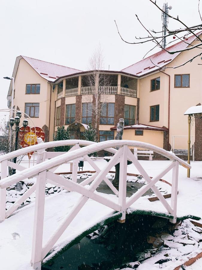 Pid Yavorom Hotell Drogomirchany Exteriör bild