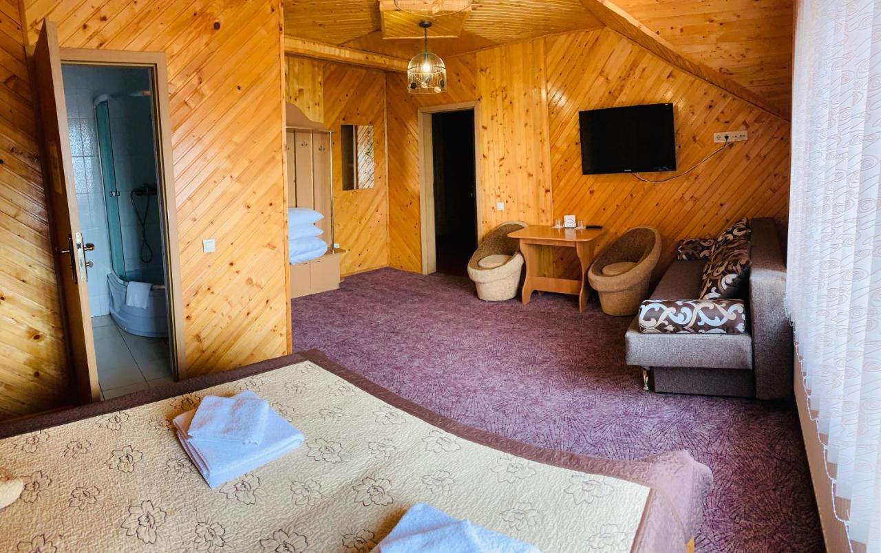 Pid Yavorom Hotell Drogomirchany Exteriör bild